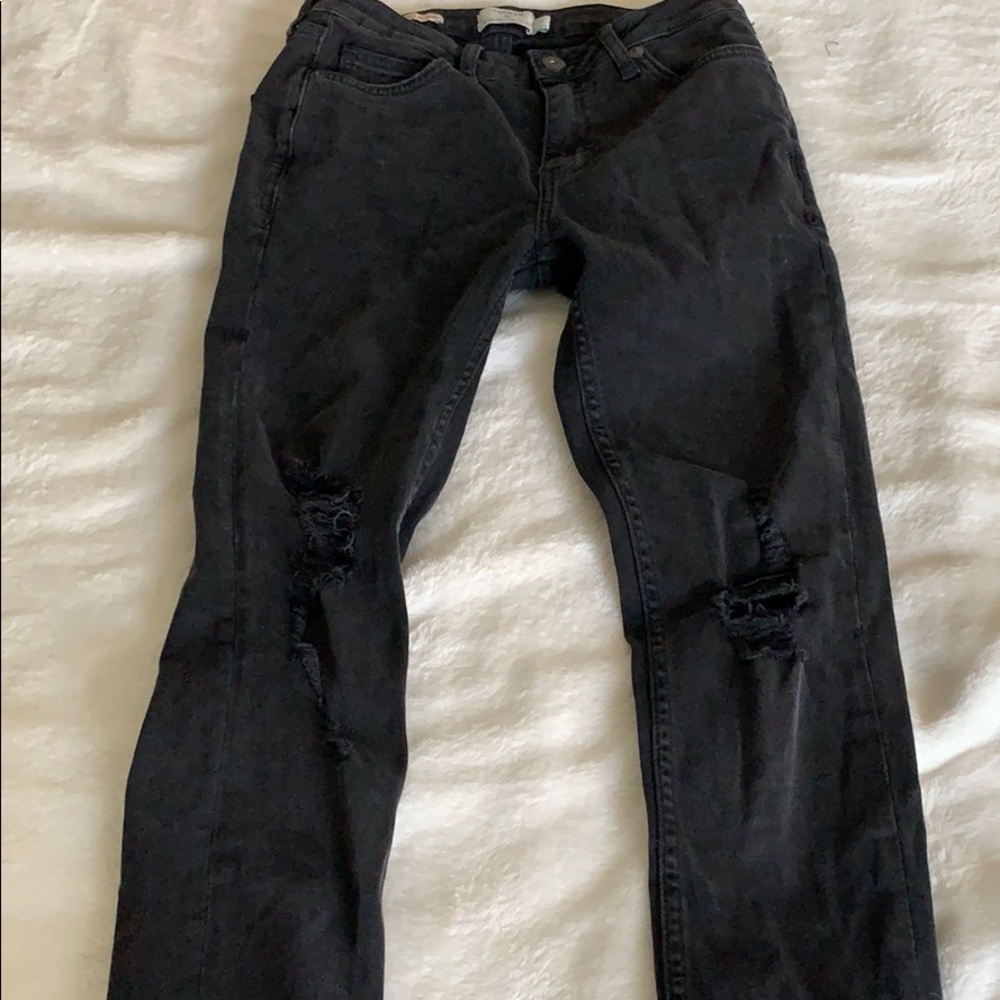 Black distressed skinny jeans.